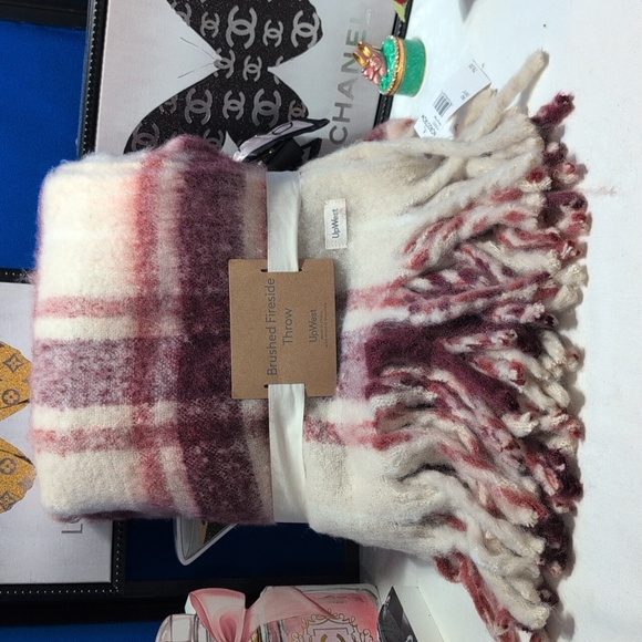 UpWest Fireside Fleece Blanket - Thumbnail 2